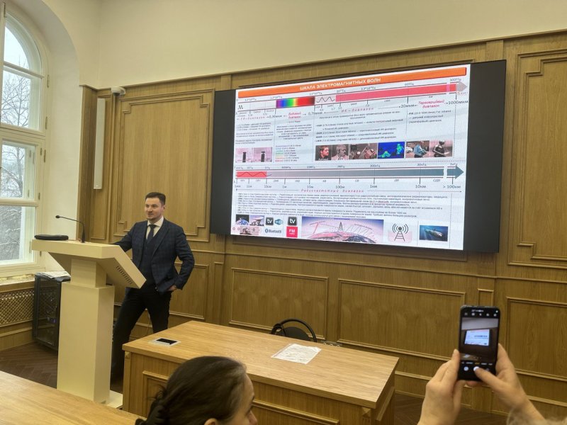 Выпускник университета МИИГАиК рассказал нынешним студентам-оптикам о перспективах в профессии и будущем