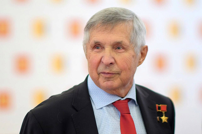 Александр Соколов поздравил Виктора Савиных с 85-летием