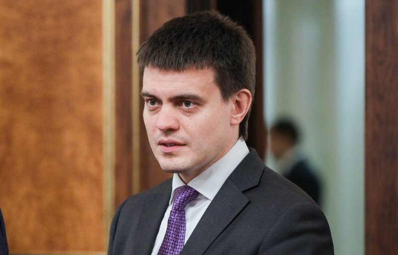 С 1 сентября поздравляет Министр науки и высшего образования Российской Федерации М.М. Котюков