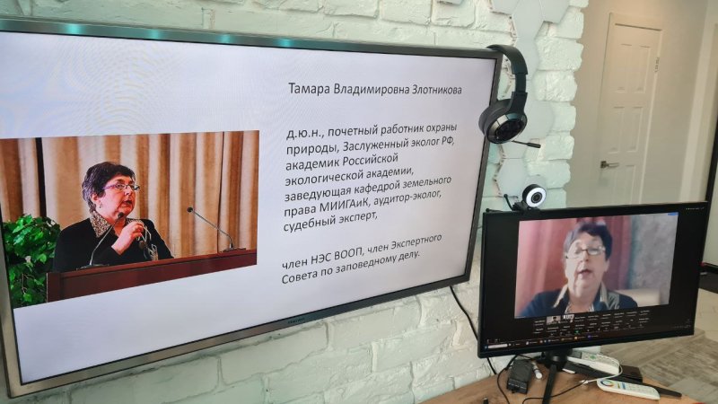 Профессор университета МИИГАиК на страже озера Байкал  