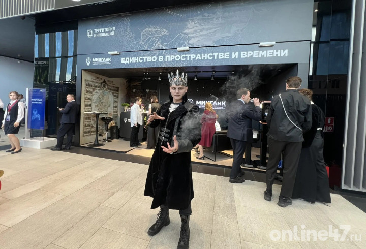 На стенде МГУ геодезии и картографии на ПМЭФ можно примерить образы народностей с помощью нейросети
