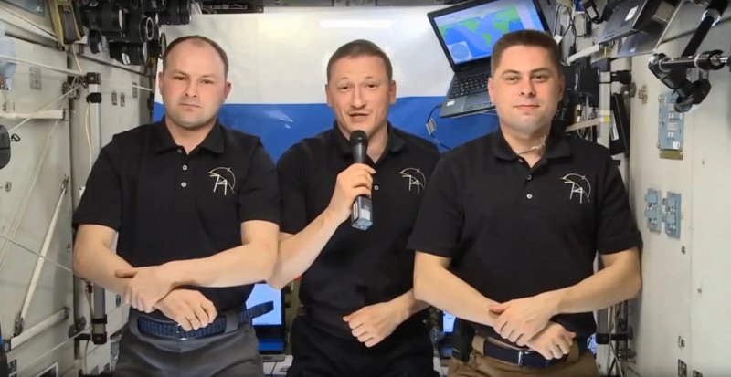 Поздравление из космоса специально для наших выпускников